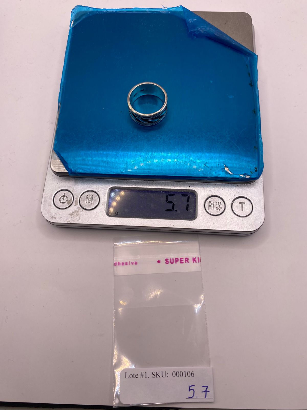 Anillo de Plata 925 con Banda Texturizada y Detalles Grabados