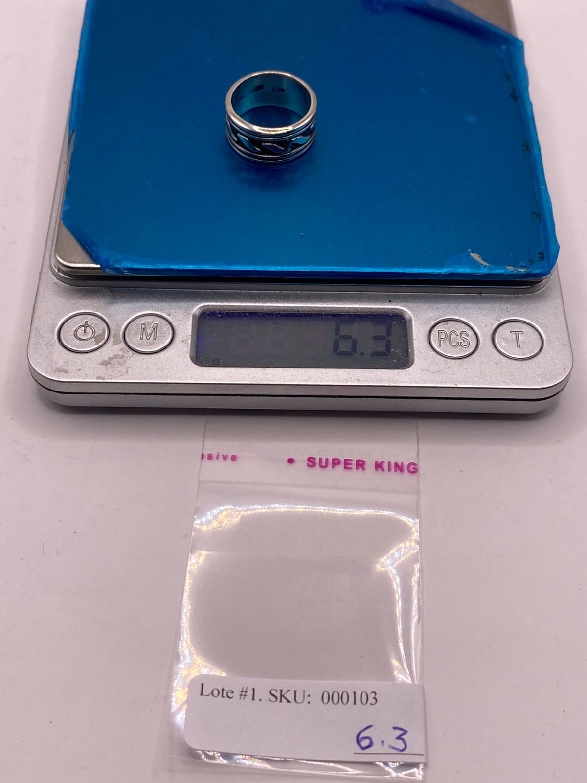 Anillo de Plata 925 con Banda Texturizada y Motivos Grabados