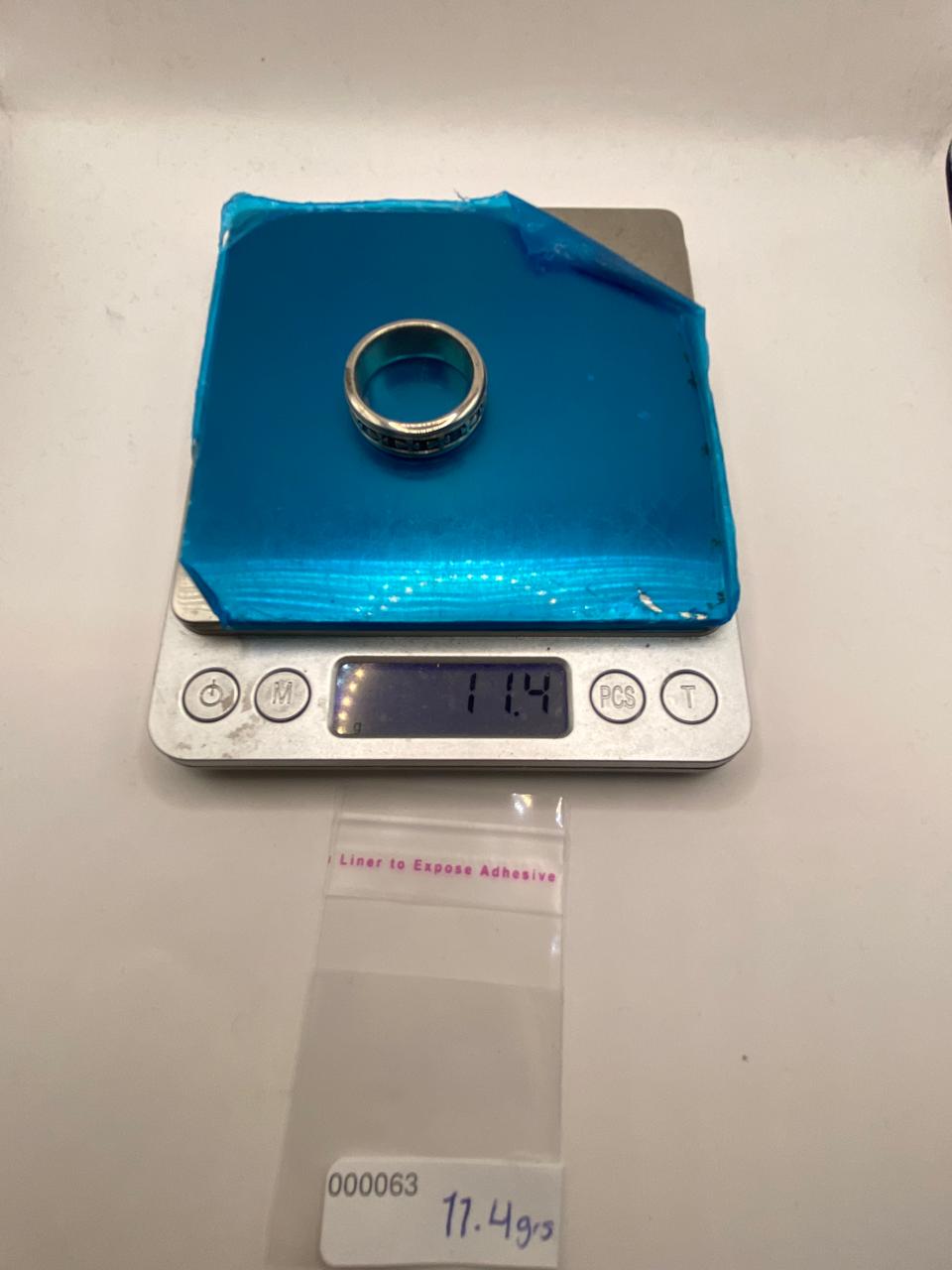 Anillo de Plata Esterlina 925 con Motivos de Cruces y Acabado Oxidado