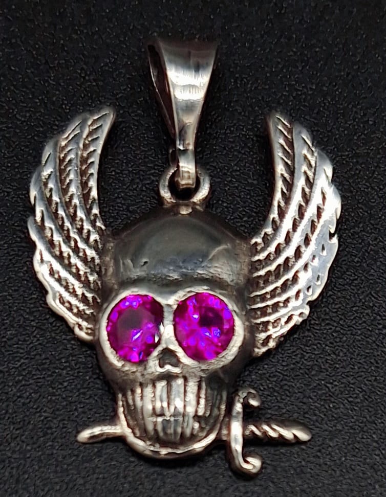 DIJE PLATA LEY 925 , CRANEO CON DAGA