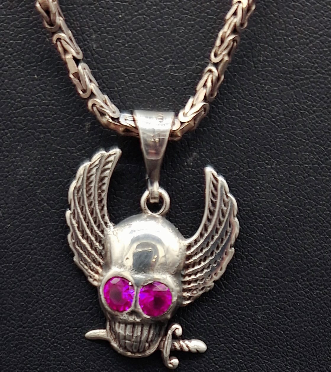 DIJE PLATA LEY 925 , CRANEO CON DAGA