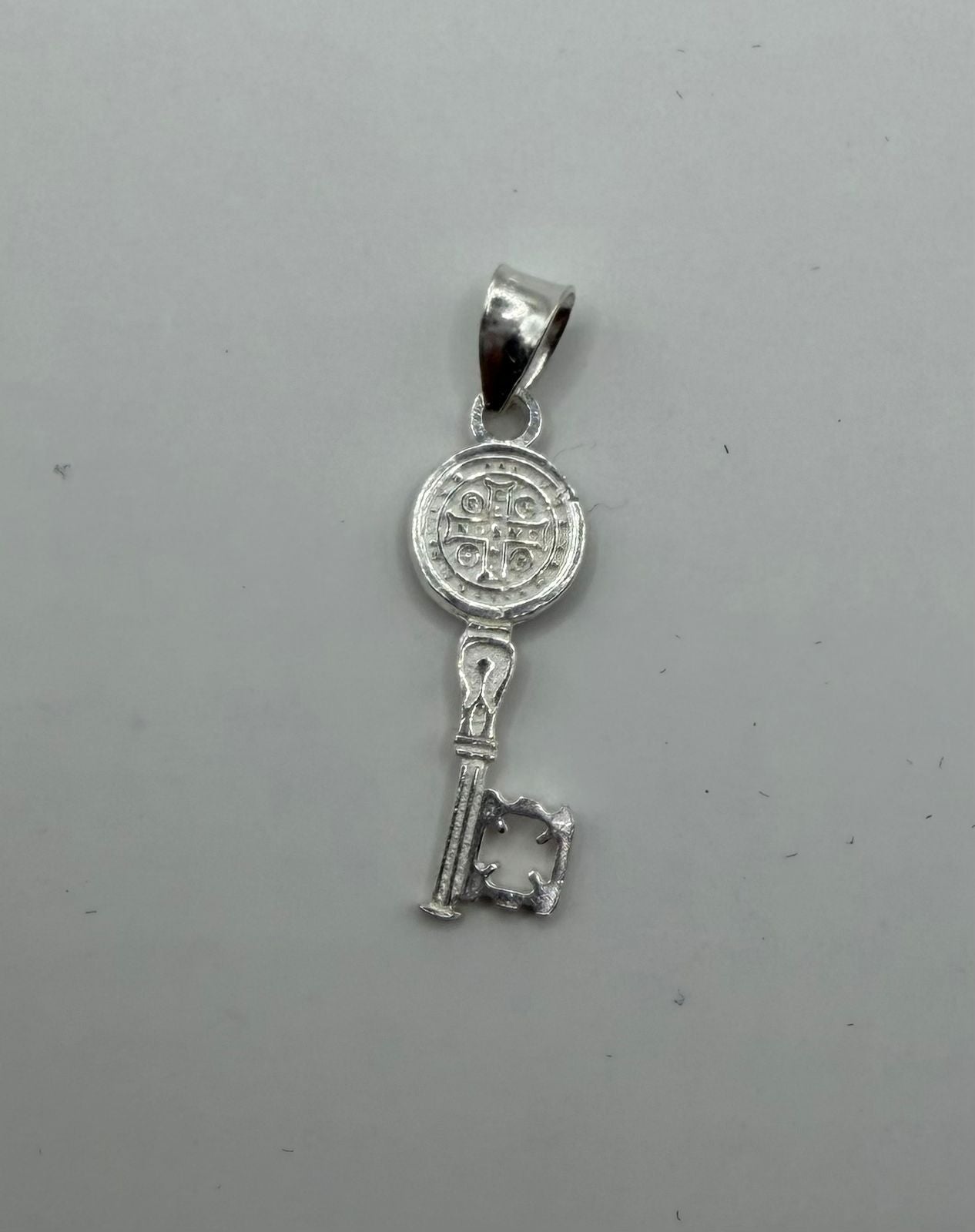 Dije llave San Benito