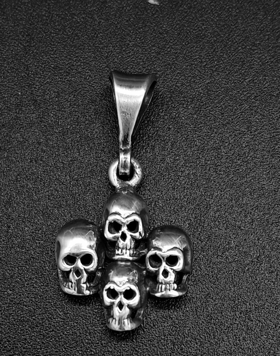 DIJE PLATA LEY 925 , DE CUATRO CRANEOS