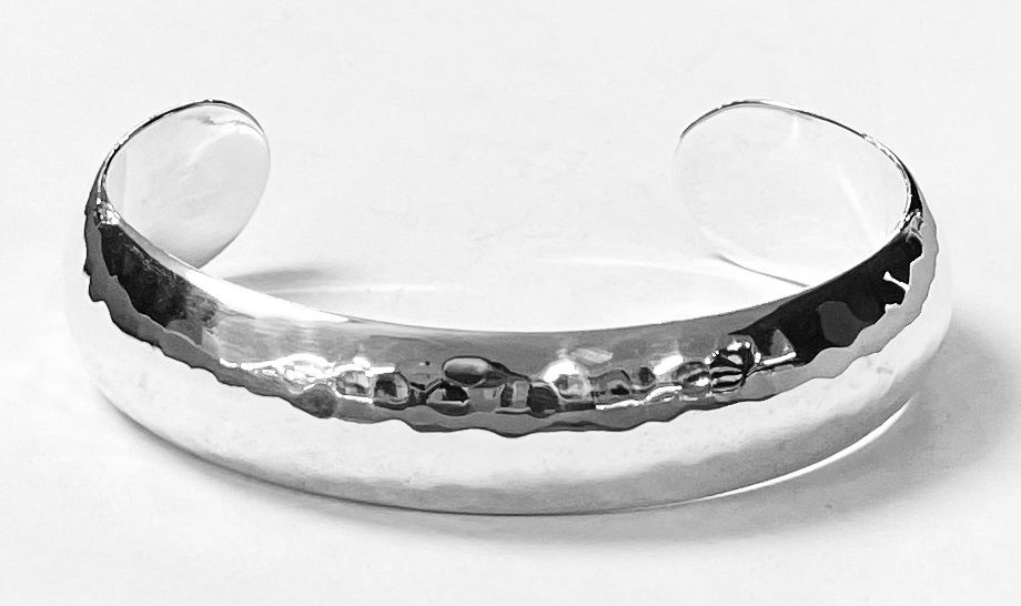 BRAZALETE MARTILLADO EN PLATA LEY 925
