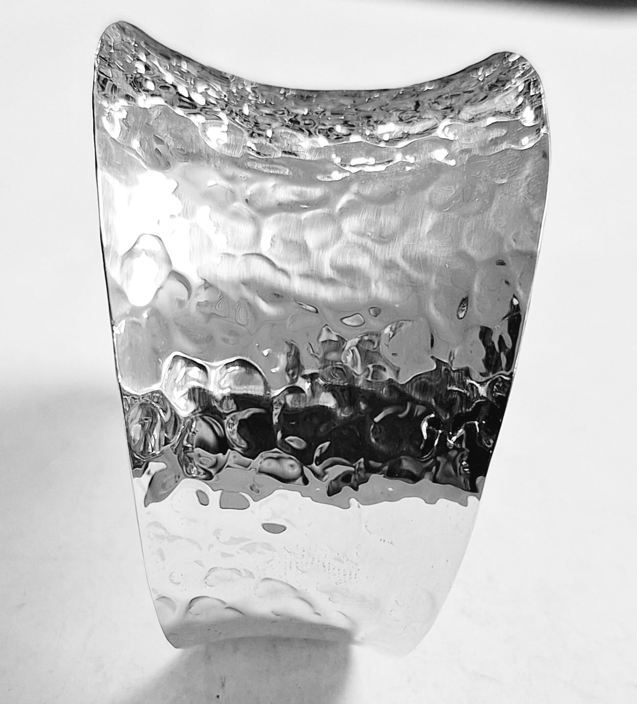 BRAZALETE MARTILLADO EN PLATA LEY 925