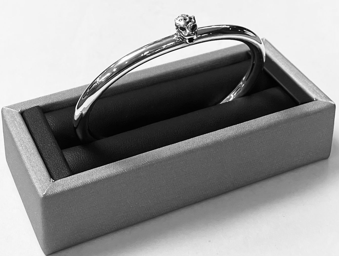 BRAZALETE CON CABEZA DE JAGUAR EN PLATA LEY 925