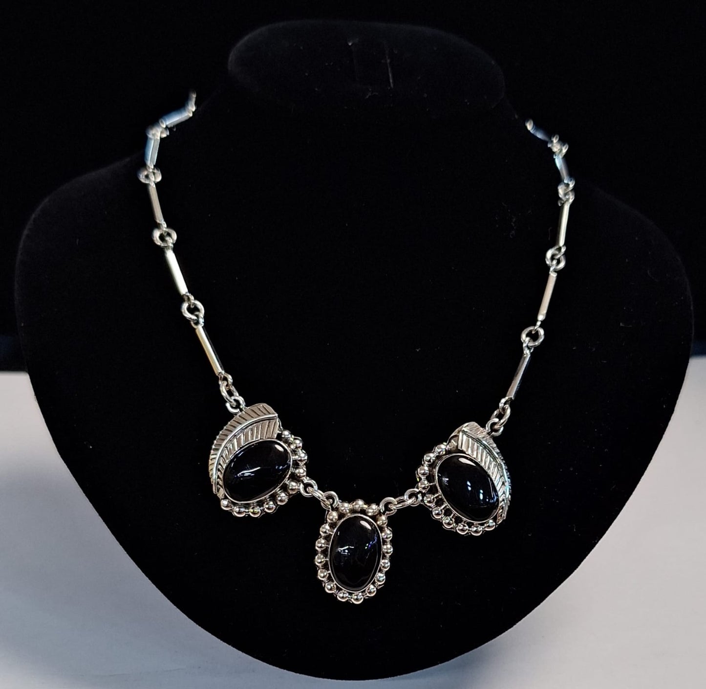 COLLAR VINTAGE CON INCRUSTACIONES DE OBSIDIANA EN PLATA LEY 925