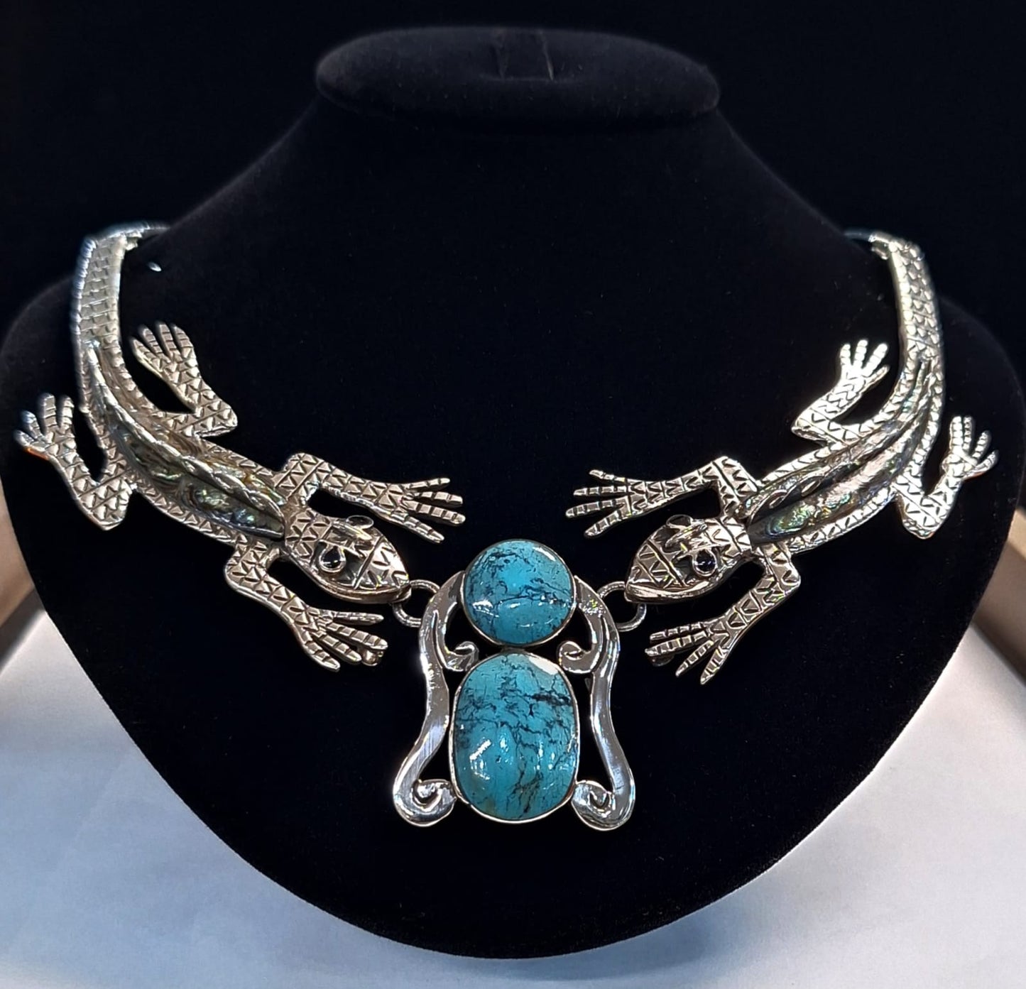 COLLAR IGUANA CON INCRUSTACION DE TURQUESA EN PLATA LEY 925