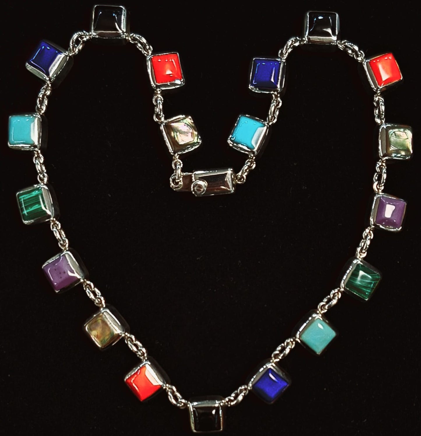 COLLAR CON INCRUSTACIONES DE DIFERENTES PIEDRAS EN PLATA CON PIEDRA EN PLATA LEY 925