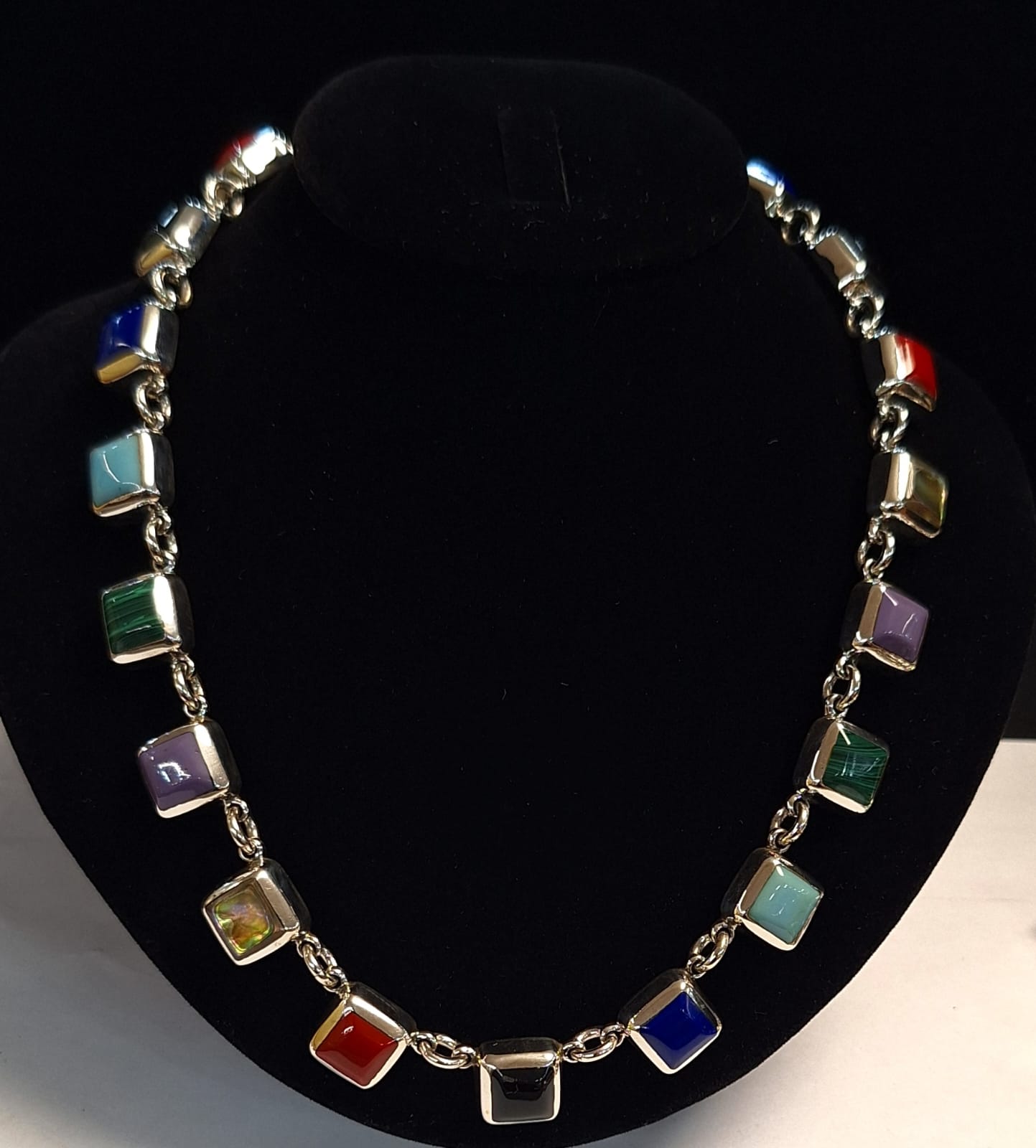 COLLAR CON INCRUSTACIONES DE DIFERENTES PIEDRAS EN PLATA CON PIEDRA EN PLATA LEY 925