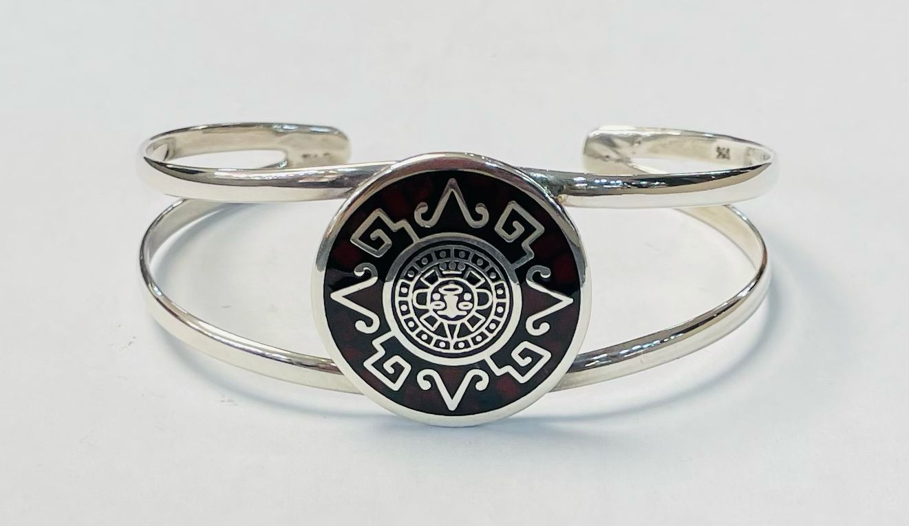 BRAZALETE CALENDARIO AZTECA EN PLATA LEY 925 CON CORAL
