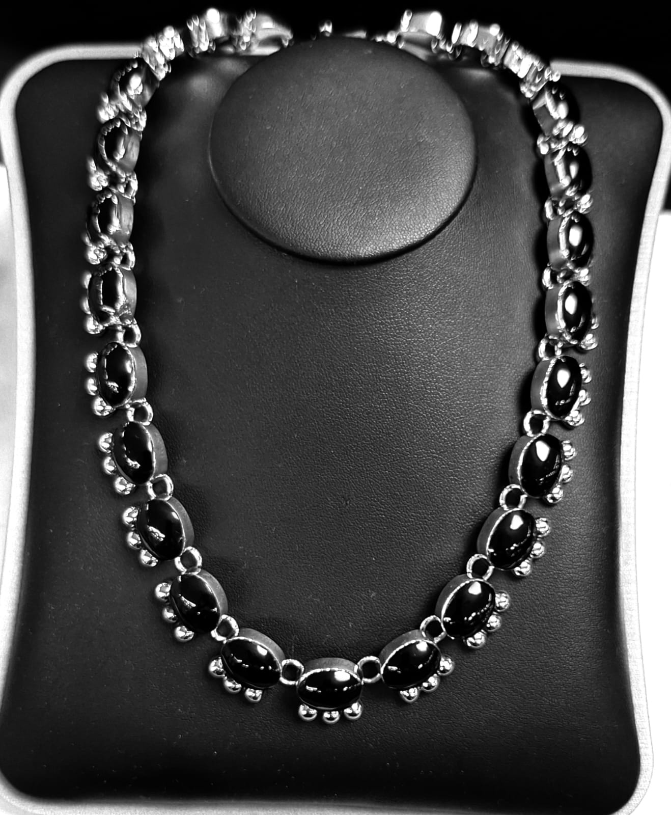 COLLAR CON INCRUSTACIONES DE PIEDRA EN PLATA LEY 925