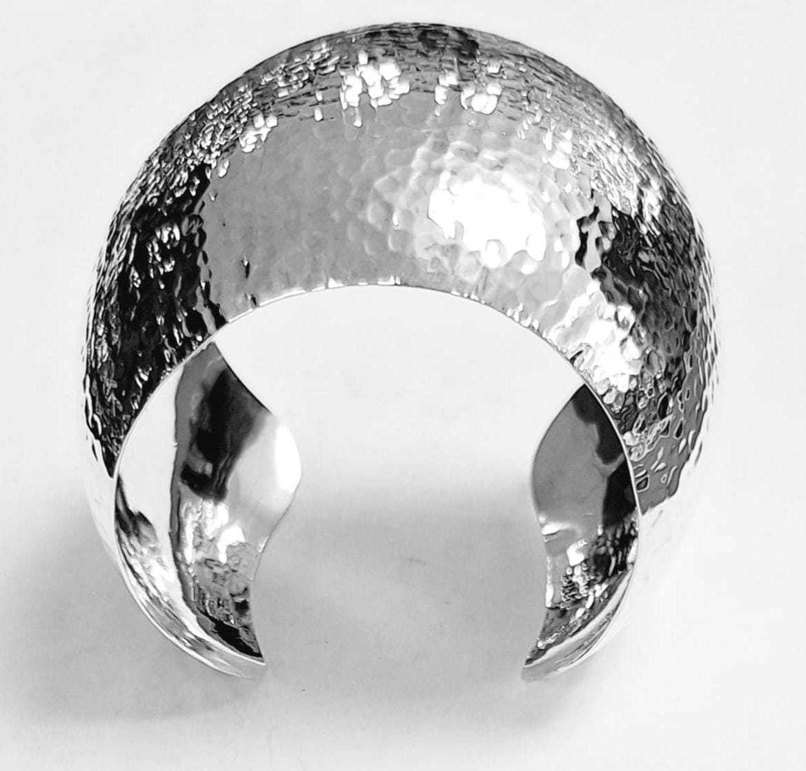 BRAZALETE MARTILLADA EN PLATA LEY 925