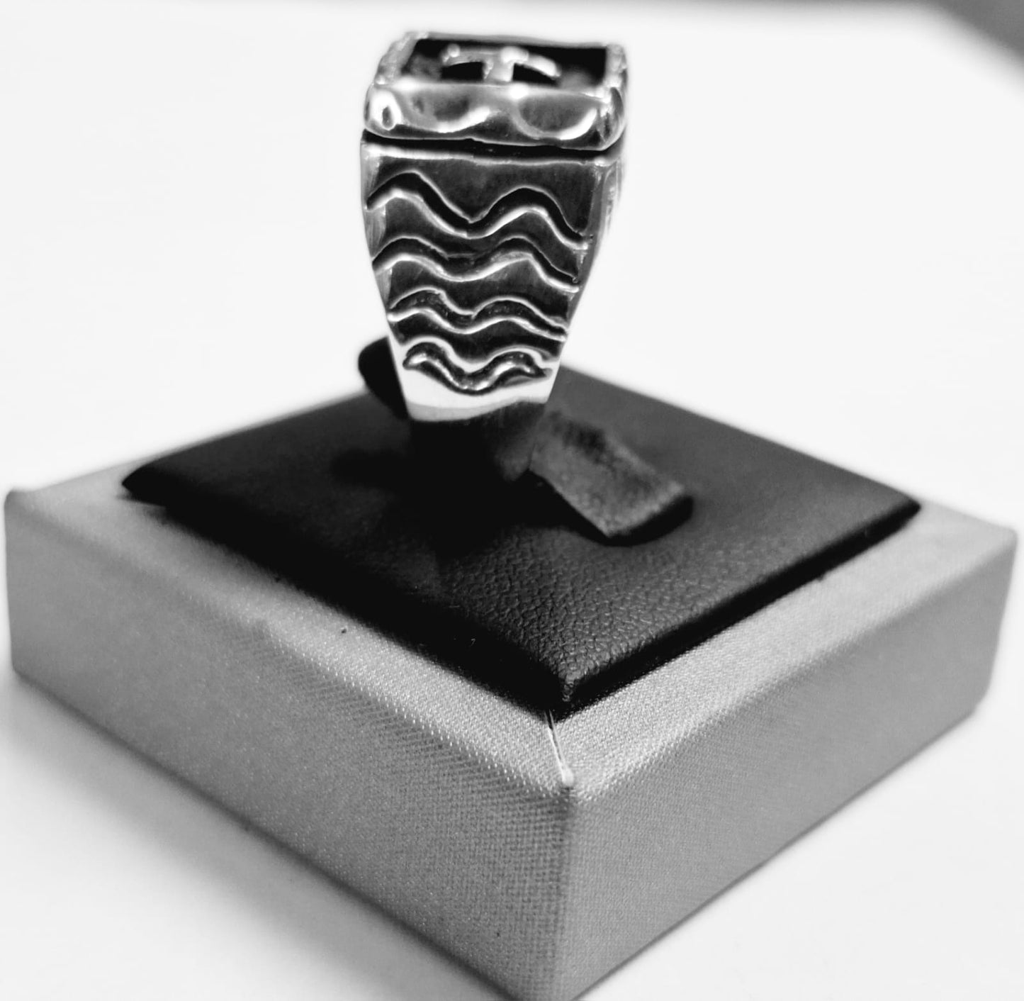 ANILLO CRUZ EN PLATA LEY 950