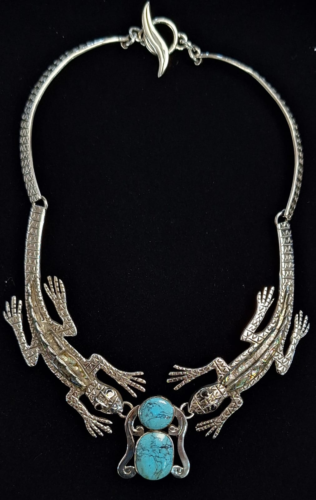 COLLAR IGUANA CON INCRUSTACION DE TURQUESA EN PLATA LEY 925