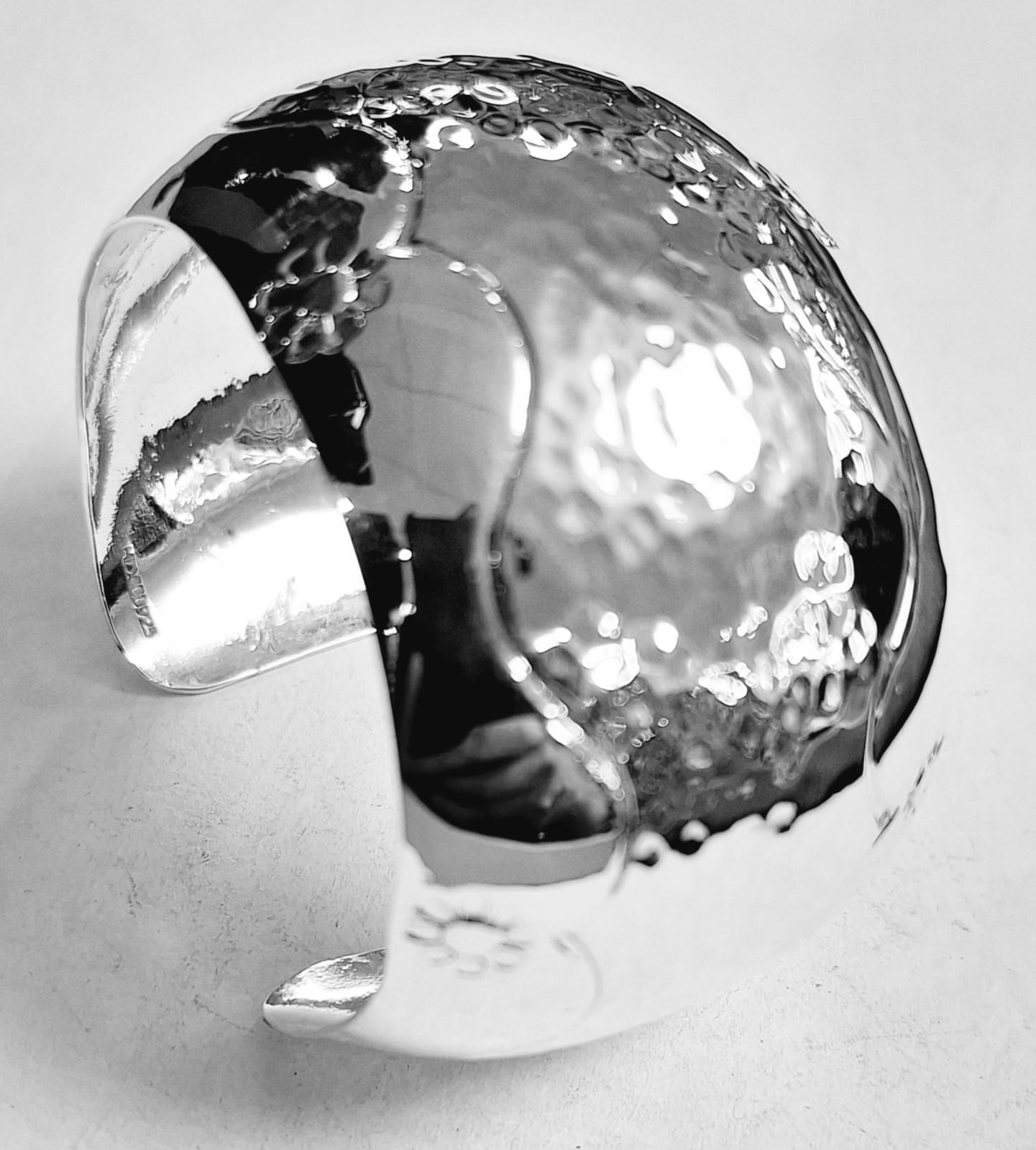BRAZALETE  MARTILLADO  EN PLATA LEY EN PLATA LEY 925