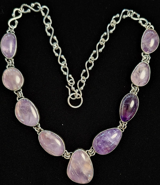 COLLAR CON INCRUSTACION DE AMATISTA EN PLATA  LEY 950