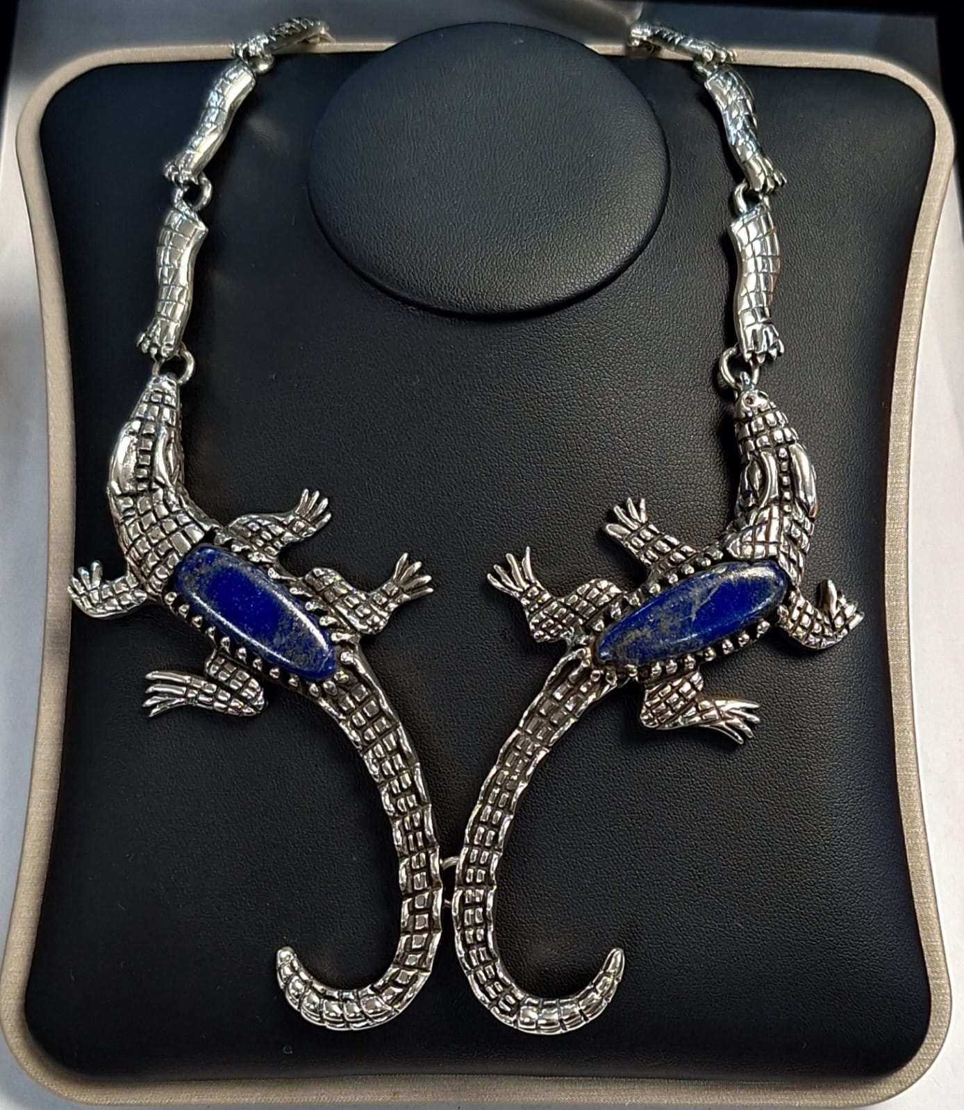 COLLAR COCODRILO CON INCRUSTACION DE LAPISLAZULI  EN PLATA LEY 925