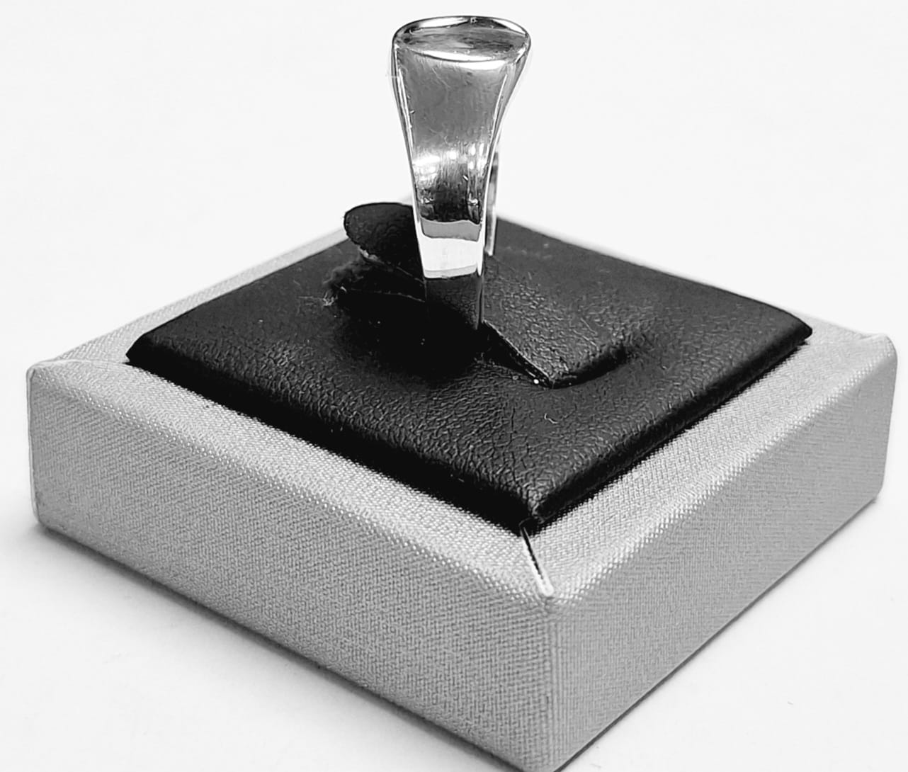 ANILLO EN PLATA LEY 925