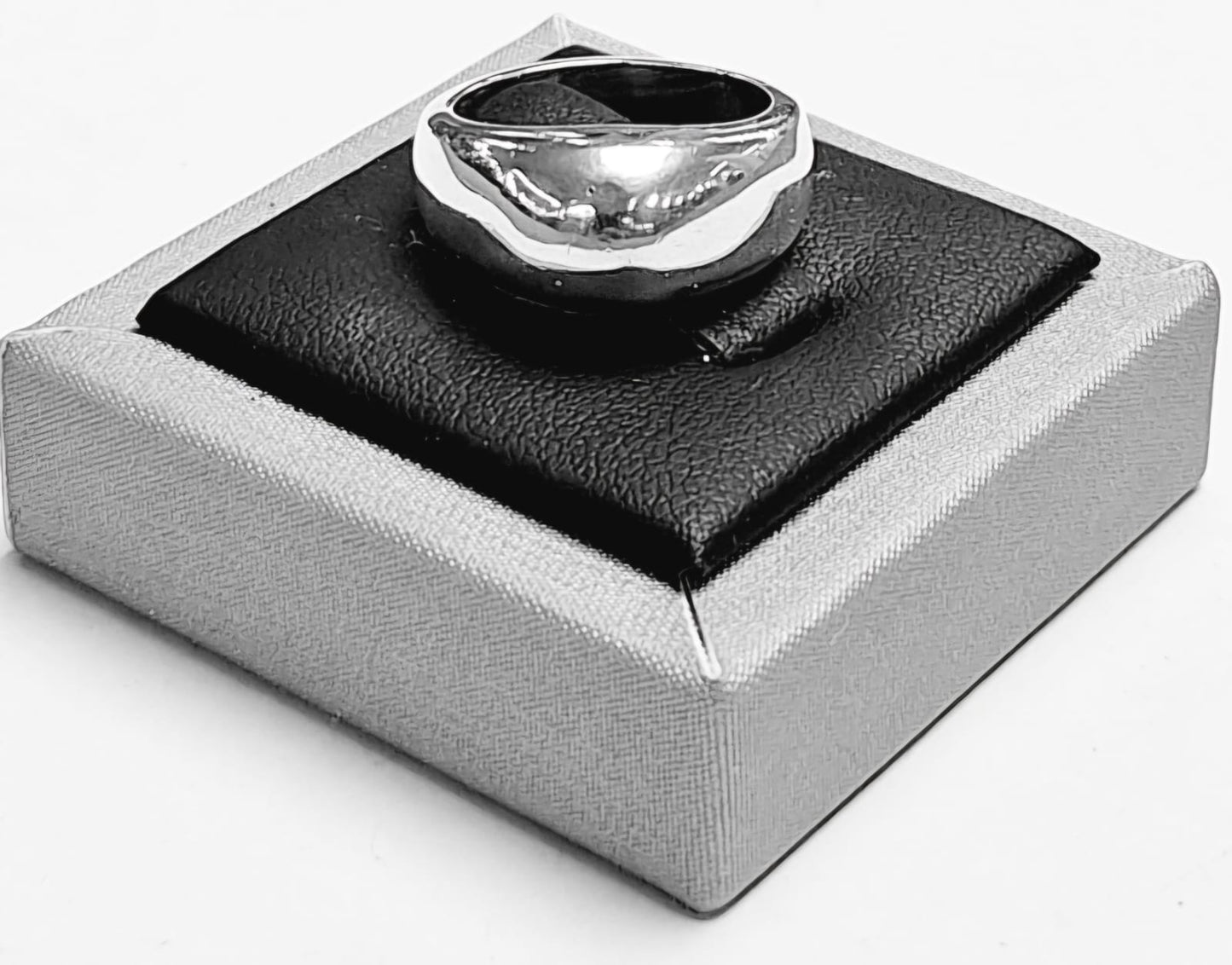 ANILLO EN PLATA LEY 925