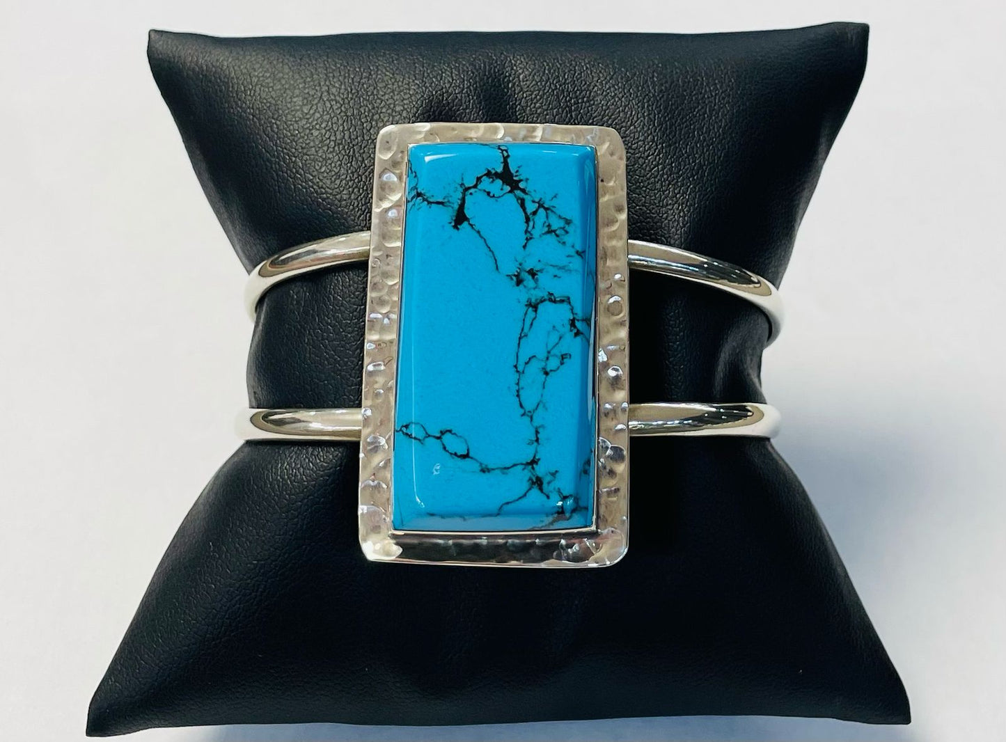 BRAZALETE EN PLATA  LEY 925 CON TURQUESA