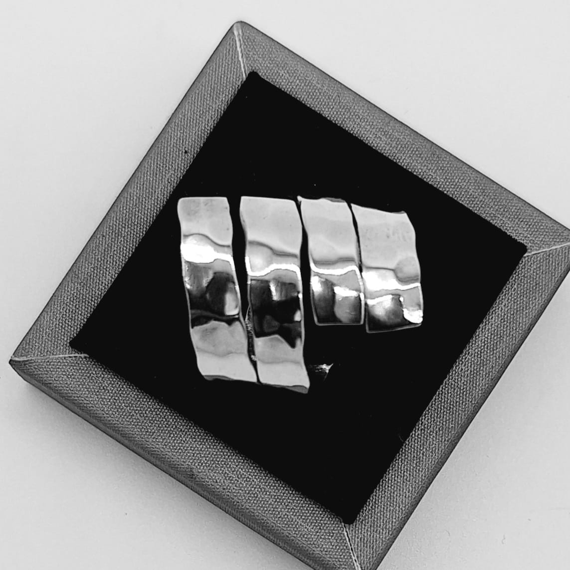 ANILLO MARTILLADO PLATA LEY 925