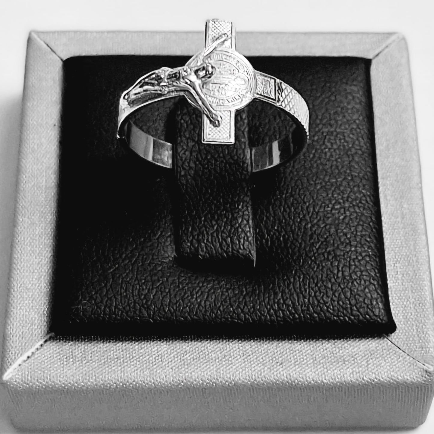 ANILLO CRUZ SAN BENITO EN PLATA LEY 925