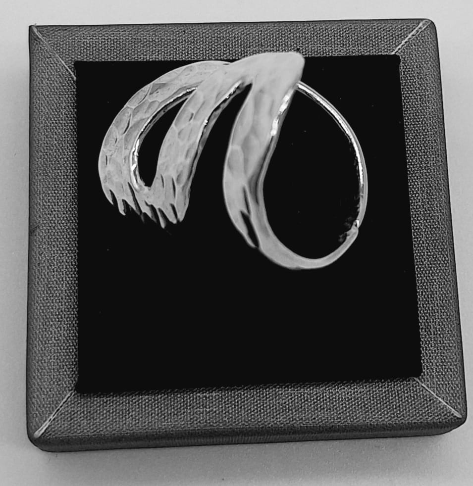 ANILLO MARTILLADO  PLATA LEY 925