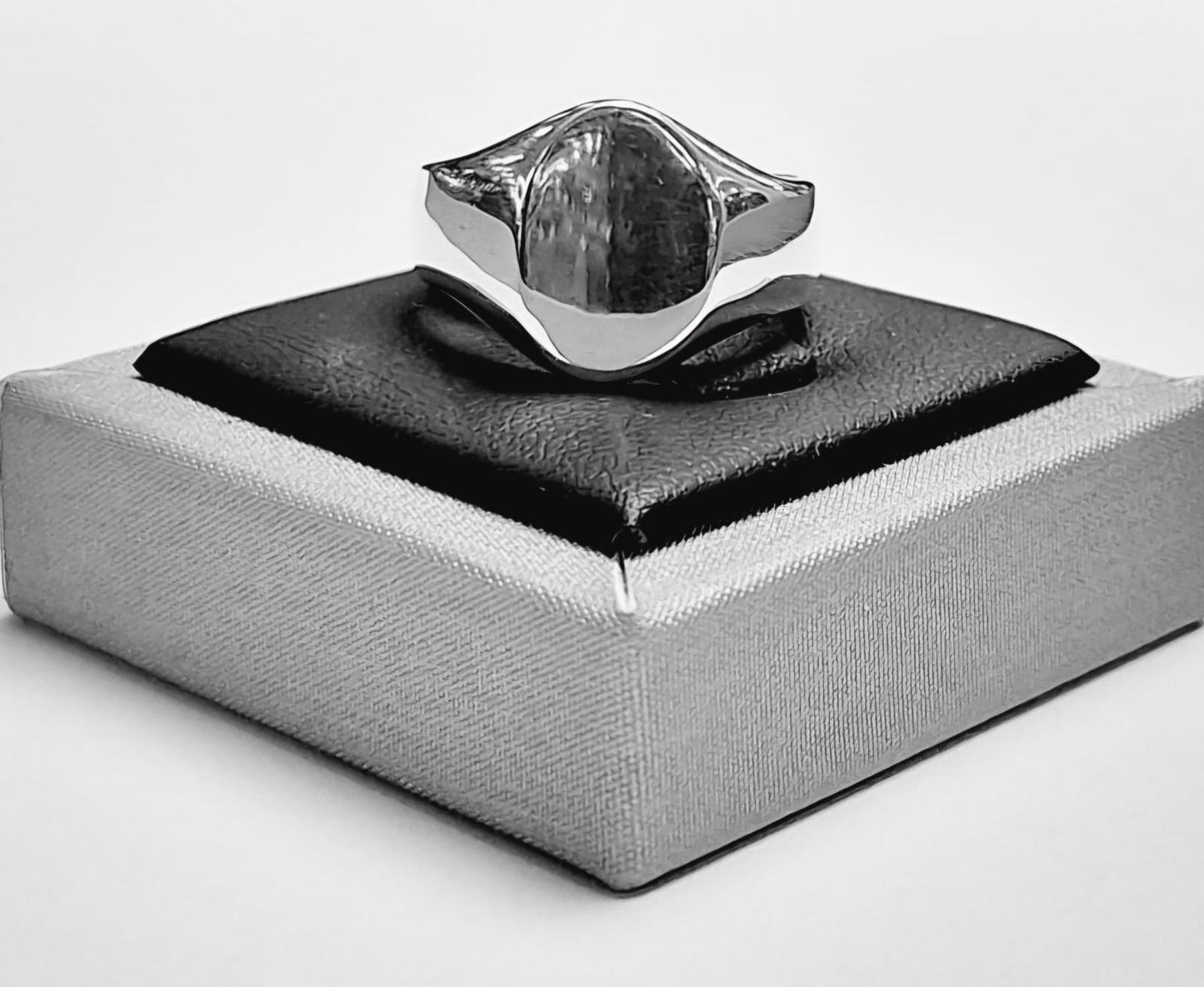 ANILLO EN PLATA LEY 925