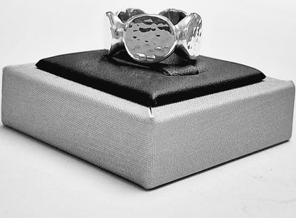 Anillo Martillado en Plata Ley 925, sello de autenticidad Plata Ley .925