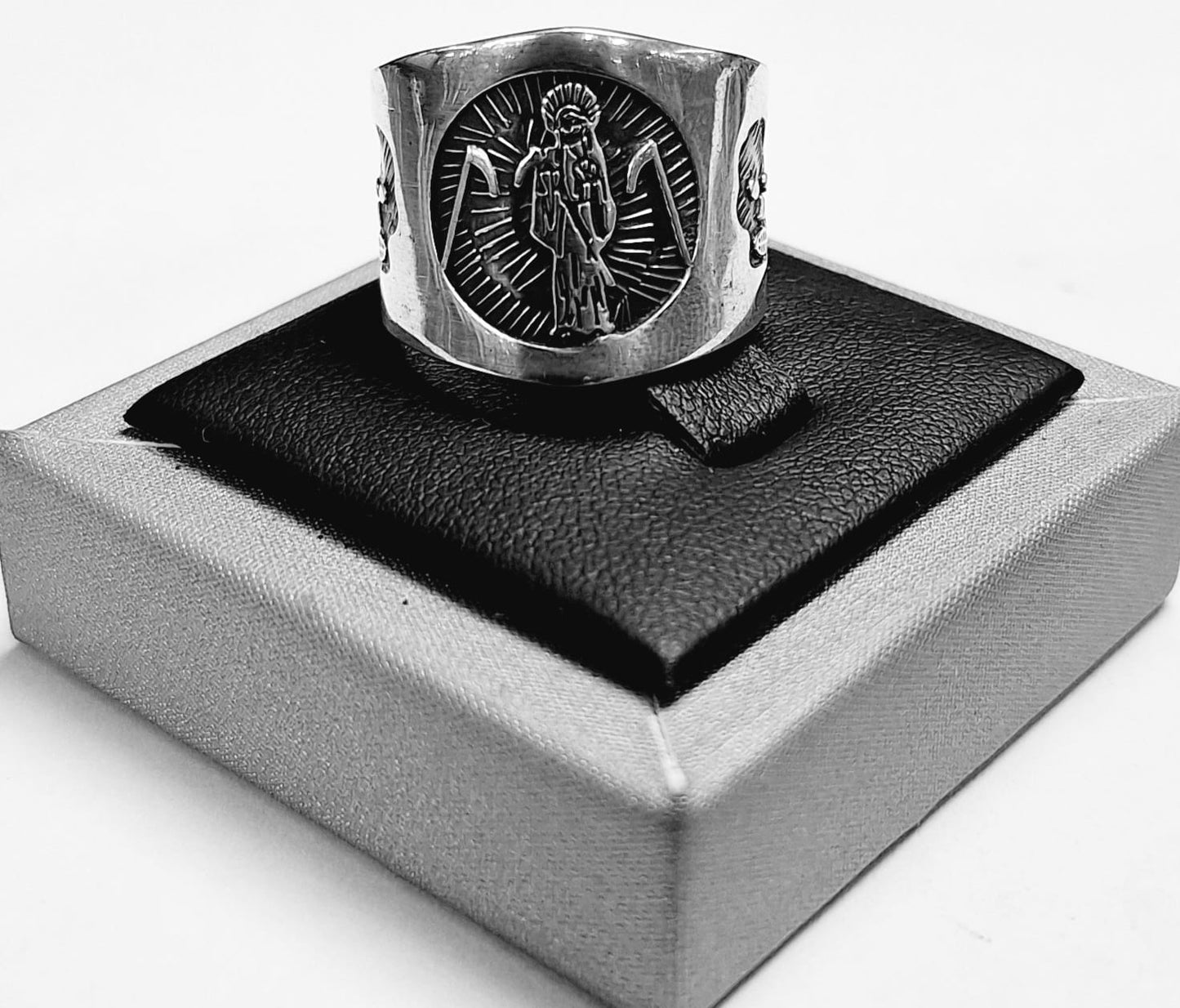 ANILLO  DE LA SANTA MUERTE EN PLATA LEY 925