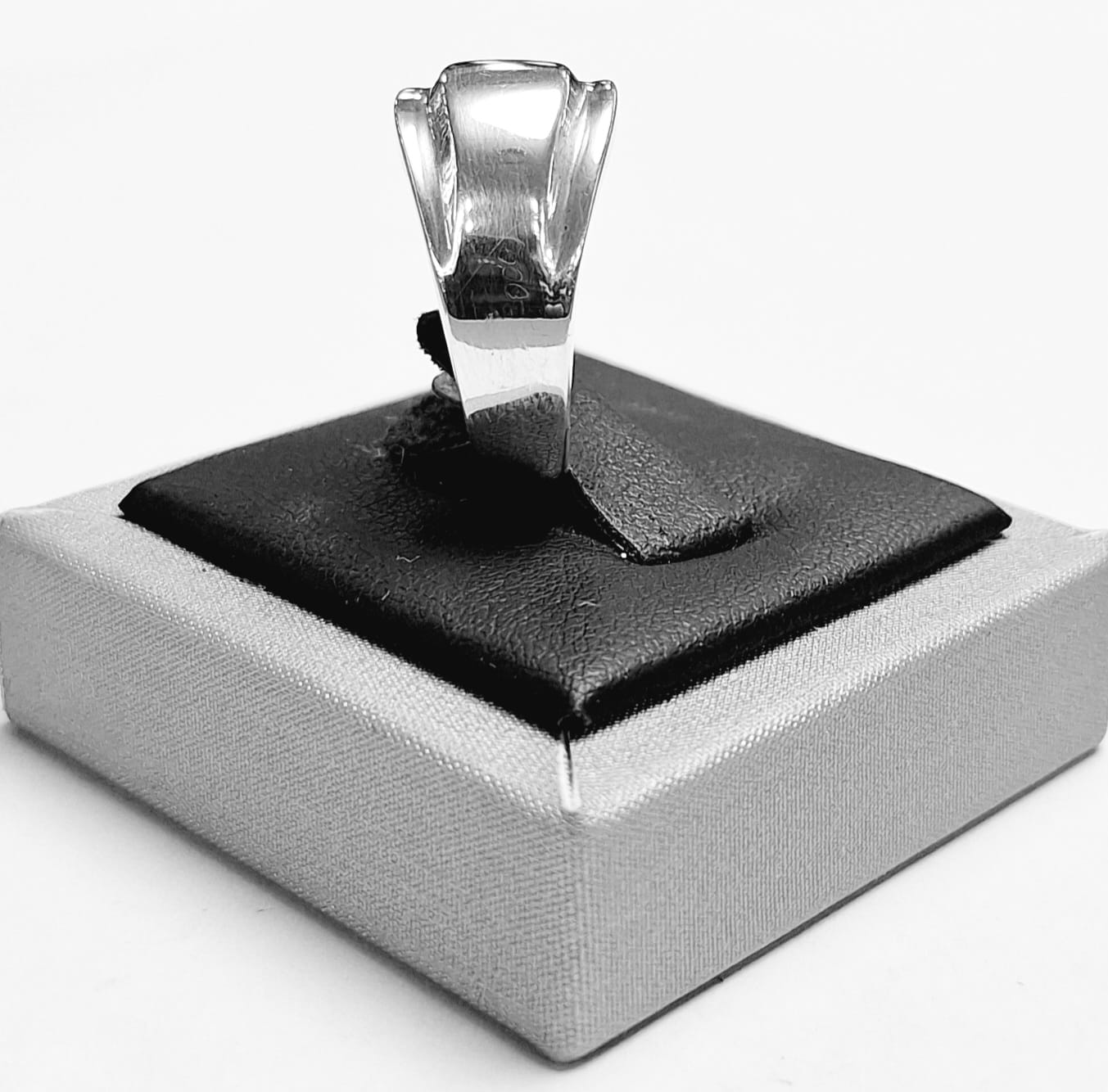 ANILLO EN PLATA LEY 925