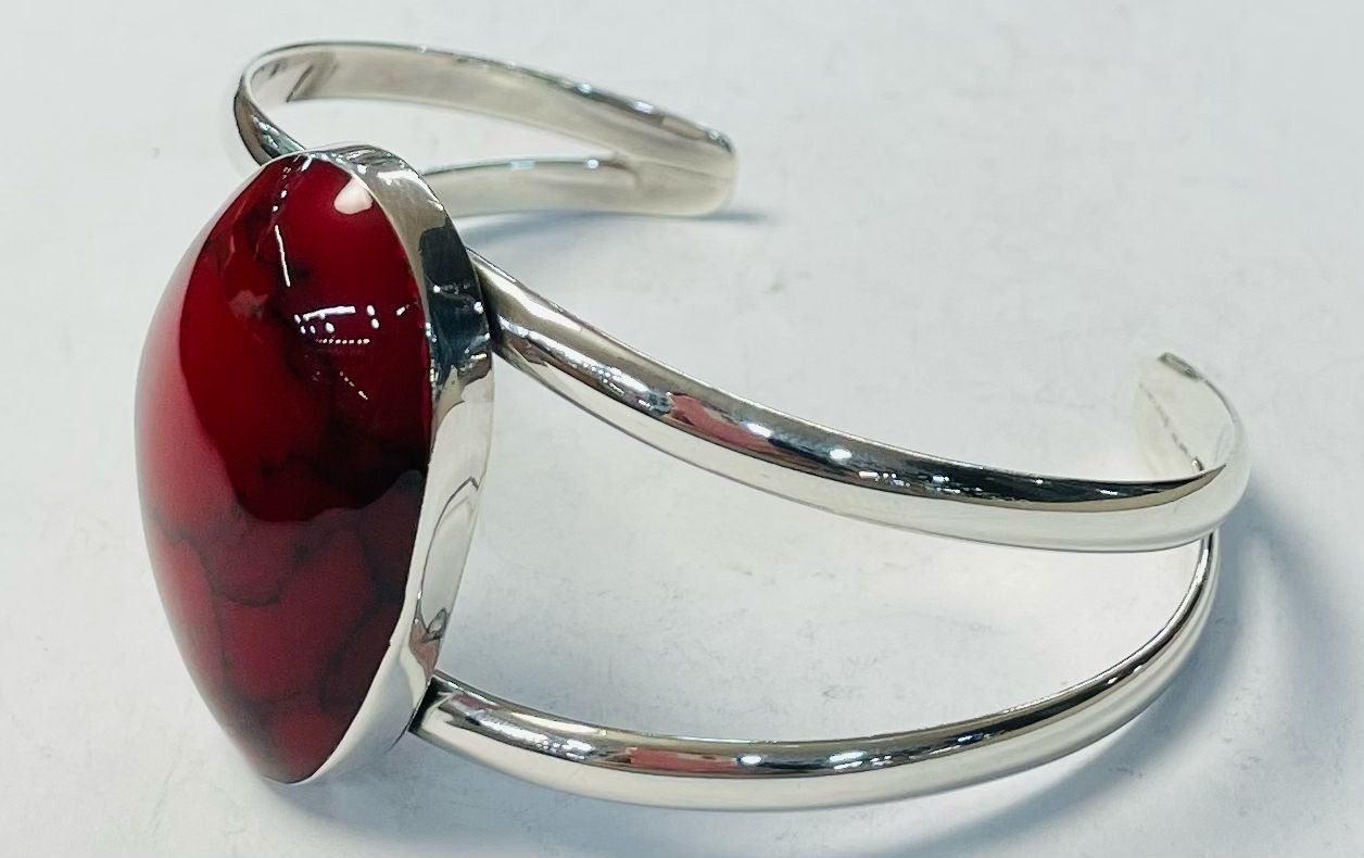 BRAZALETE CON CORAL ROJO EN PLATA LEY 925