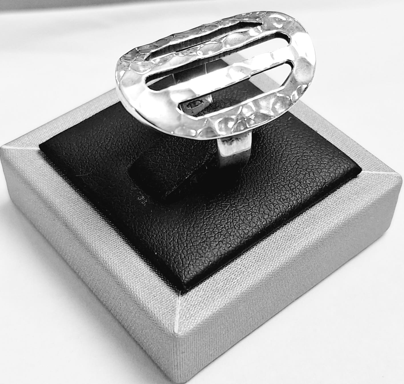 ANILLO  MARTILLADO PLATA LEY 925