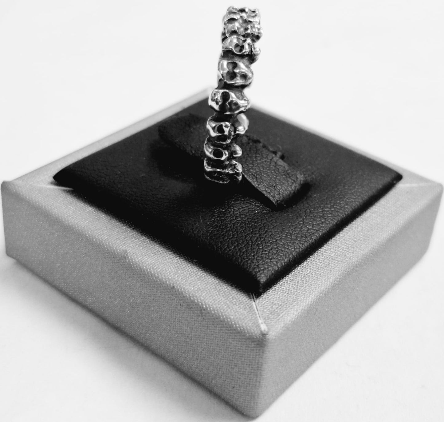 ANILLO CRÁNEOS EN PLATA LEY 925