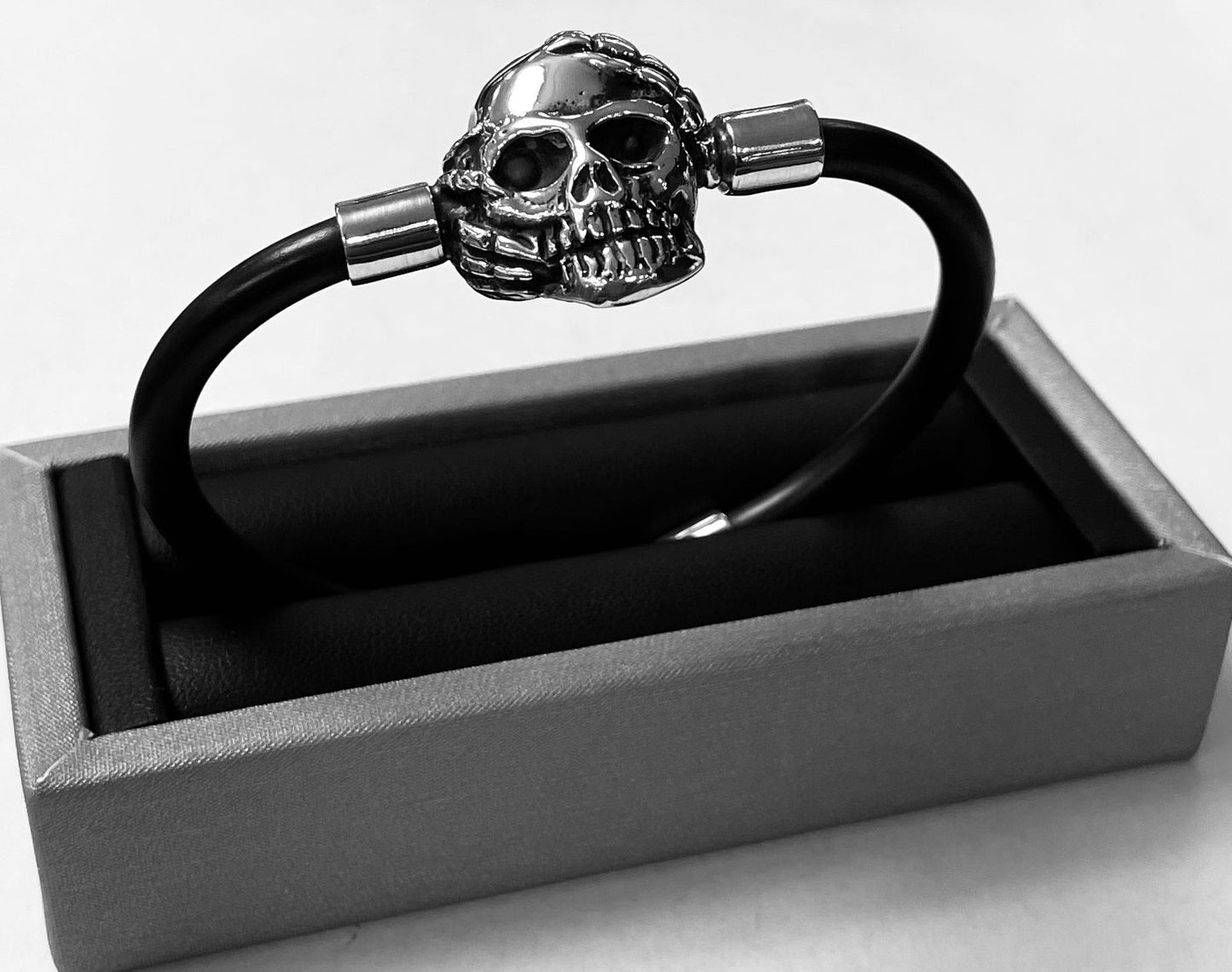 BRAZALETE EN PLATA LEY 925 CON CAUCHO