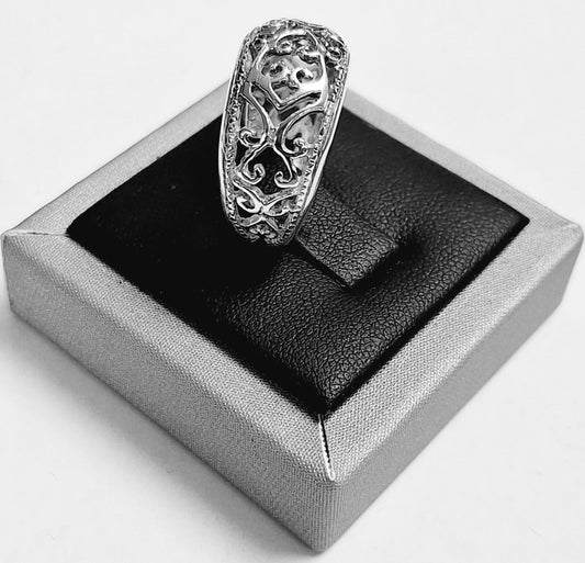 ANILLO  CALADO EN PLATA LEY 925