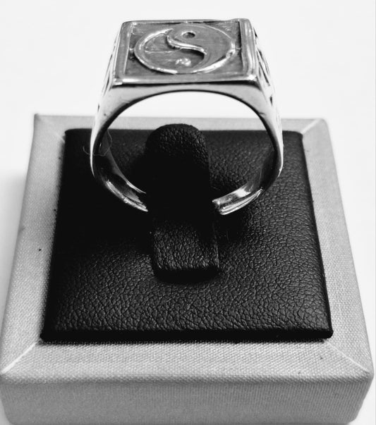 ANILLO GOTICO VINTAGE EN PLATA LEY 925