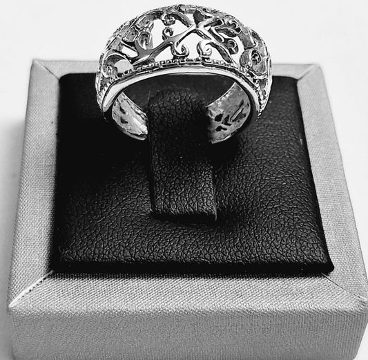 ANILLO  CALADO EN PLATA LEY 925