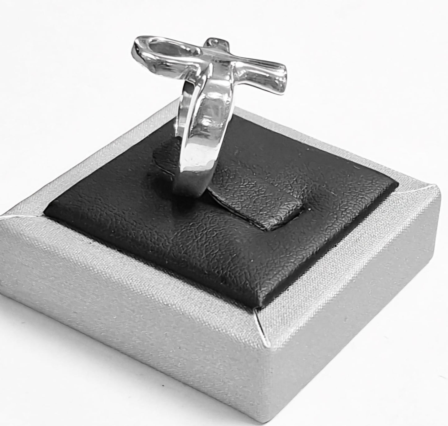 ANILLO CRUZ EGIPCIA EN PLATA  LEY 925