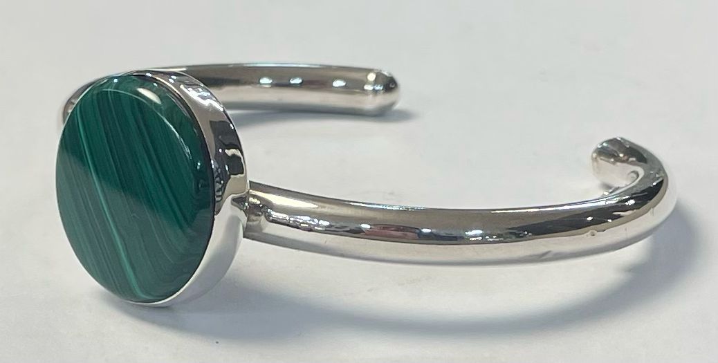 BRAZALETE CON MALAQUITA EN PLATA LEY 925