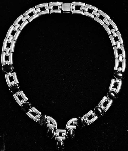 COLLAR CON INCRUSTACIONES OBSIDIANA EN PLATA LEY 950