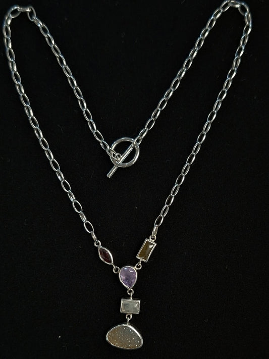 COLLAR CON INCRUSTACIONES DE AMASTISTA , CUARZO Y GRANATE  EN PLATA LEY 925