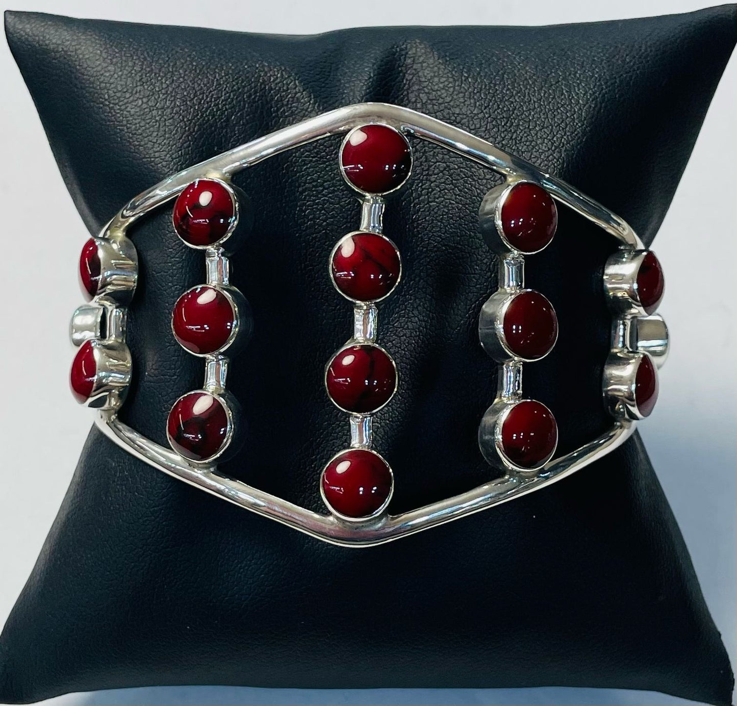 BRAZALETE CON CORAL ROJO EN PLATA LEY 925