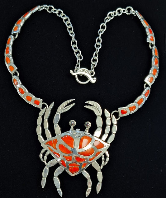 COLLAR CON INCRUSTACIONES DE CORAL EN PLATA LEY 925