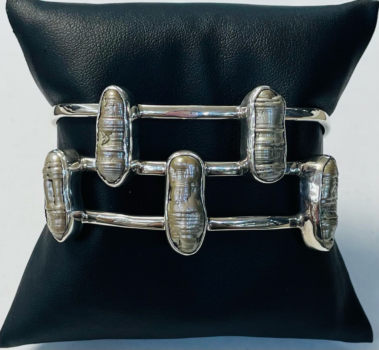 BRAZALETE CON MADRE PERLA EN PLATA LEY 925