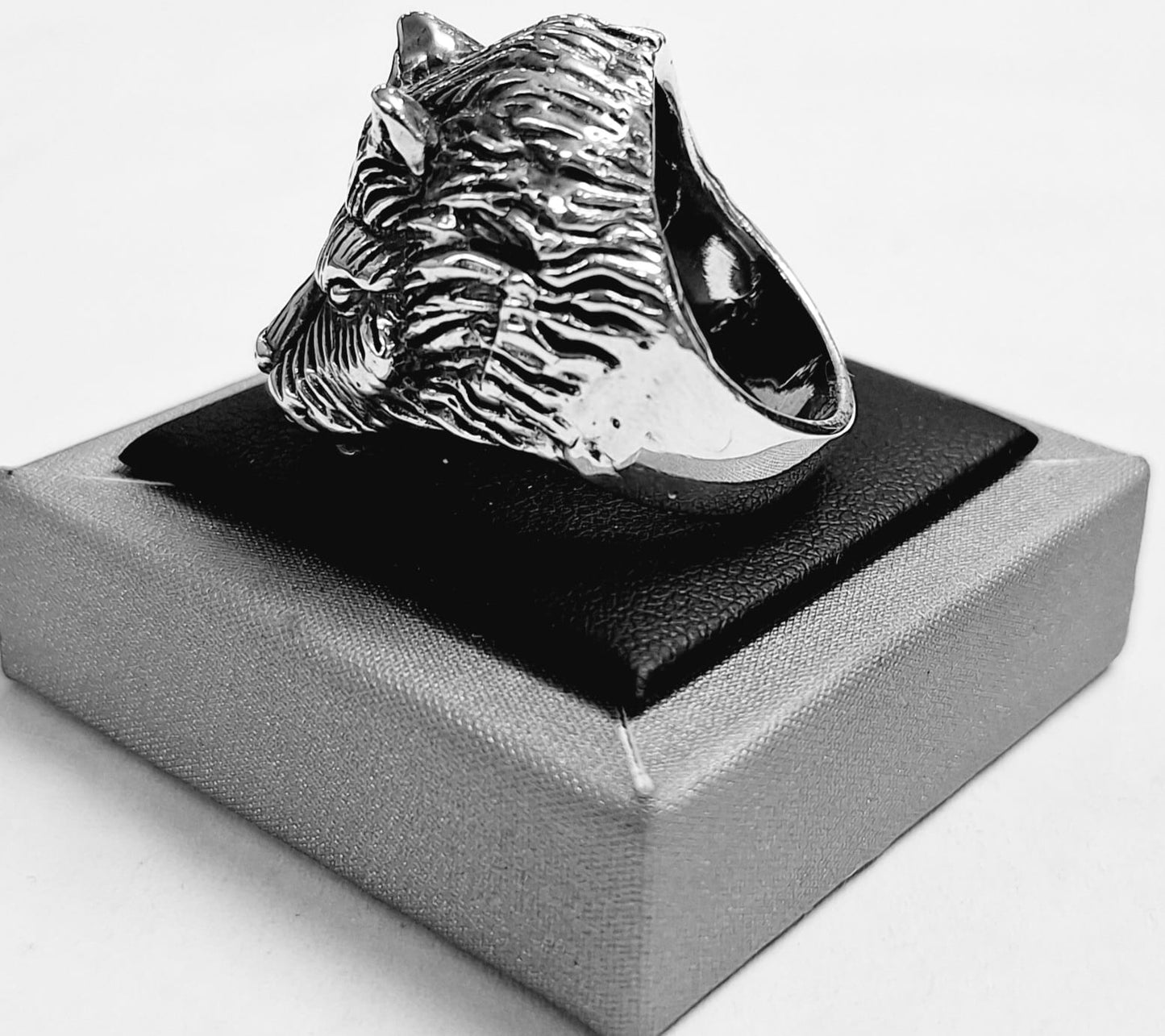 ANILLO CABEZA DE LOBO EN PLATA LEY 925