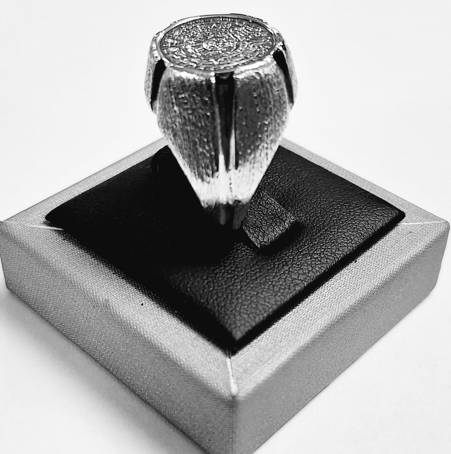 ANILLO  MATE CALENDARIO  AZTECA EN PLATA LEY 925
