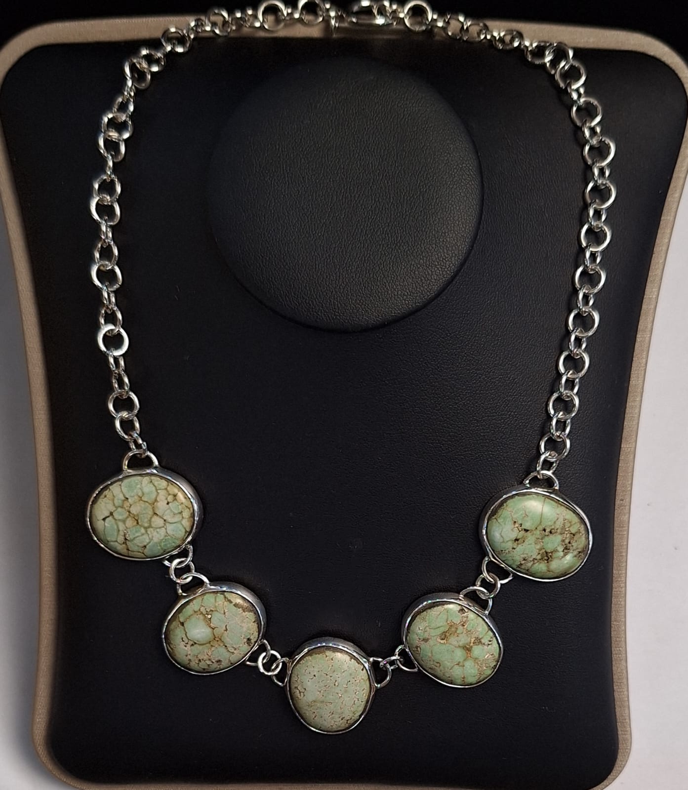 COLLAR CON  INCRUSTACIONES DE TURQUESA EN PLATA LEY 925