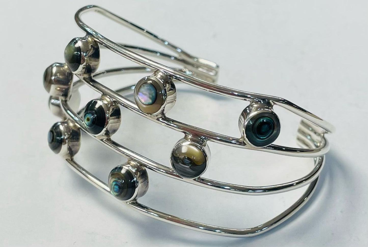 BRAZALETE CON CONCHA DE ABULON EN PLATA LEY 925